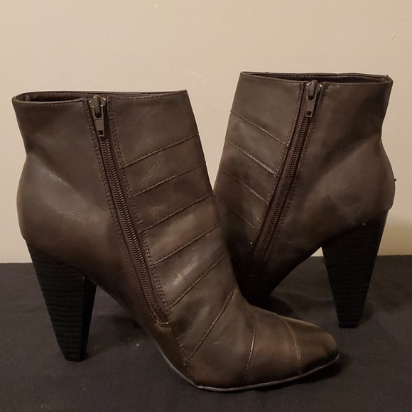 Brown Heel Ankle Boots with spiral on side - Picture 4 of 5